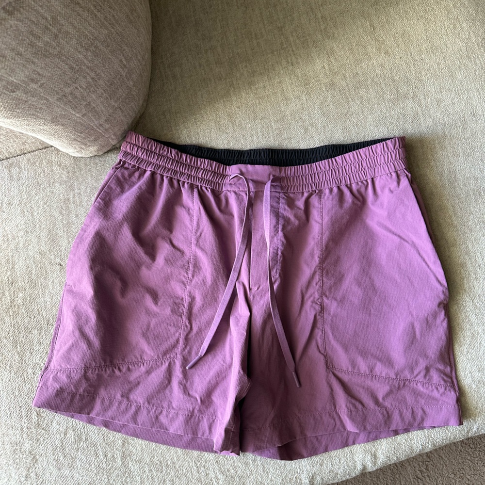 Men’s XL Lululemon Athletica Purple Athletic Shorts Lightweight Design